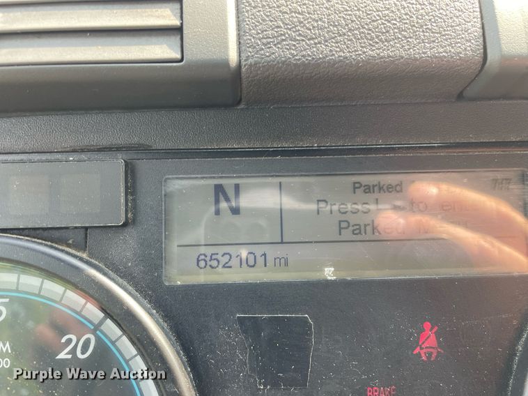 image for item LJ9687 2016 Freightliner Cascadia 125  semi truck