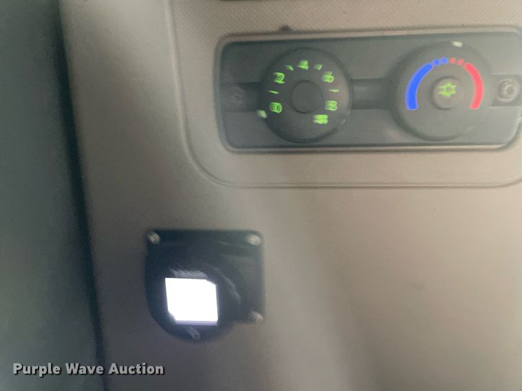 image for item LJ9687 2016 Freightliner Cascadia 125  semi truck