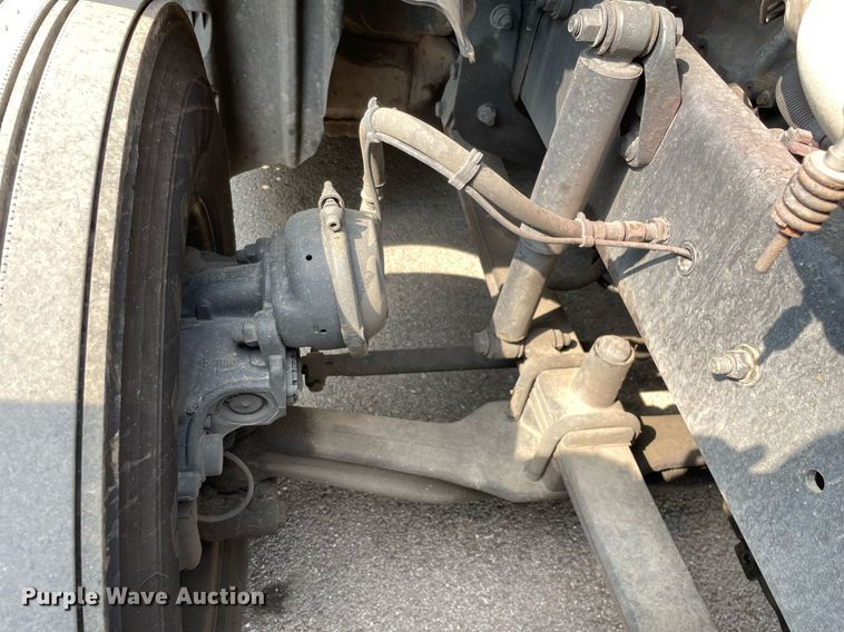 image for item LJ9687 2016 Freightliner Cascadia 125  semi truck