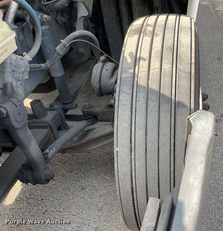 image for item LJ9687 2016 Freightliner Cascadia 125  semi truck