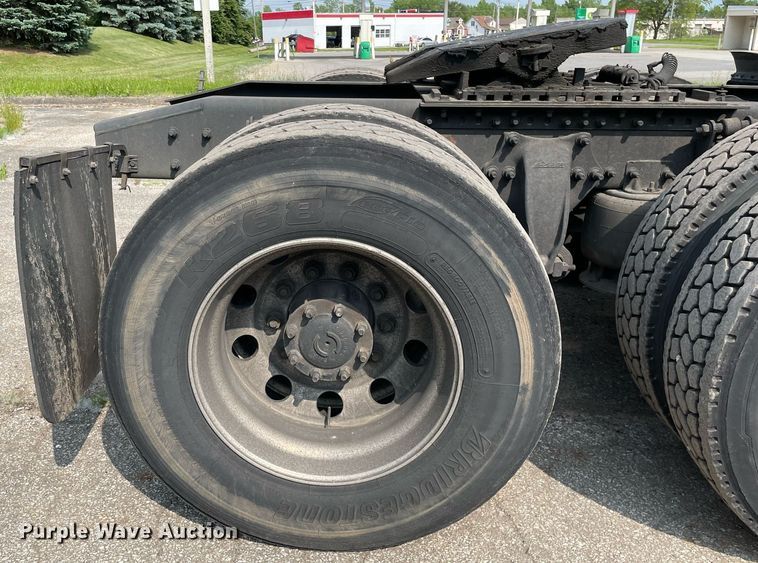 image for item LJ9687 2016 Freightliner Cascadia 125  semi truck