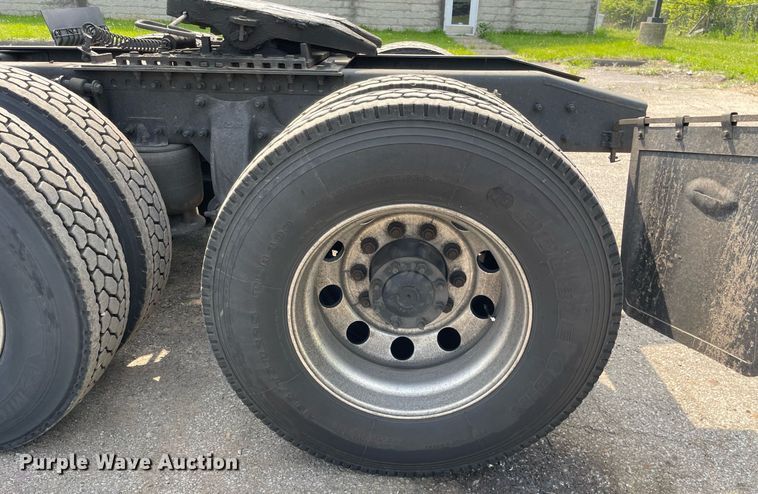 image for item LJ9687 2016 Freightliner Cascadia 125  semi truck