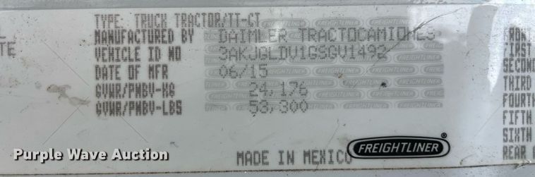 image for item LJ9687 2016 Freightliner Cascadia 125  semi truck