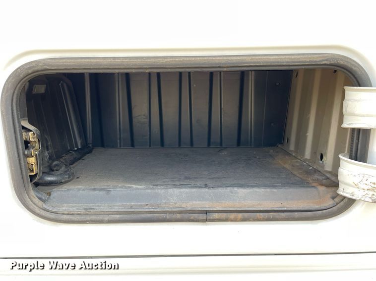 image for item LJ9689 2016 Freightliner Cascadia 125  semi truck