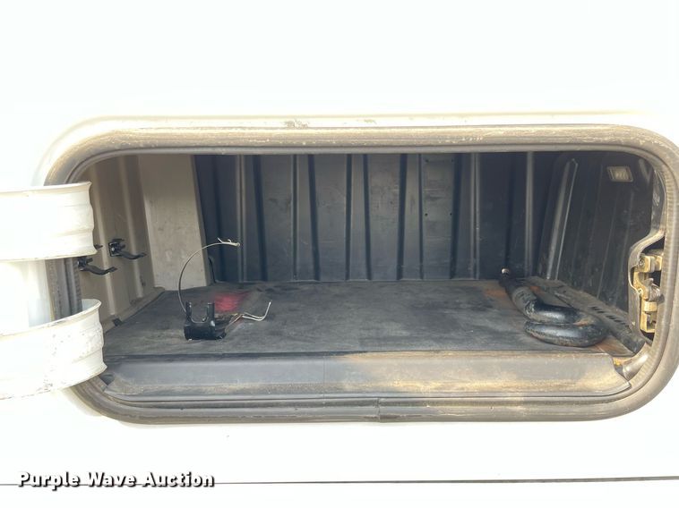 image for item LJ9689 2016 Freightliner Cascadia 125  semi truck