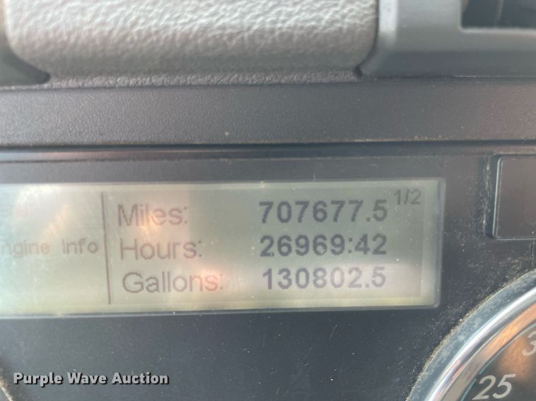 image for item LJ9689 2016 Freightliner Cascadia 125  semi truck