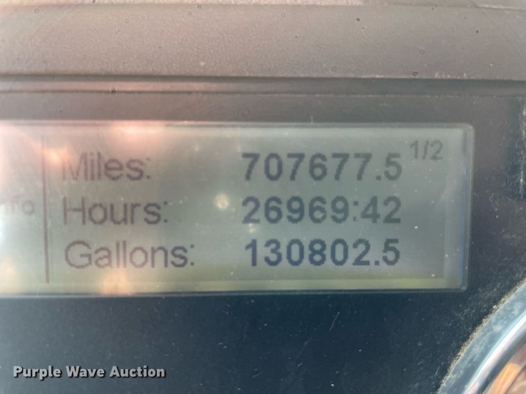 image for item LJ9689 2016 Freightliner Cascadia 125  semi truck