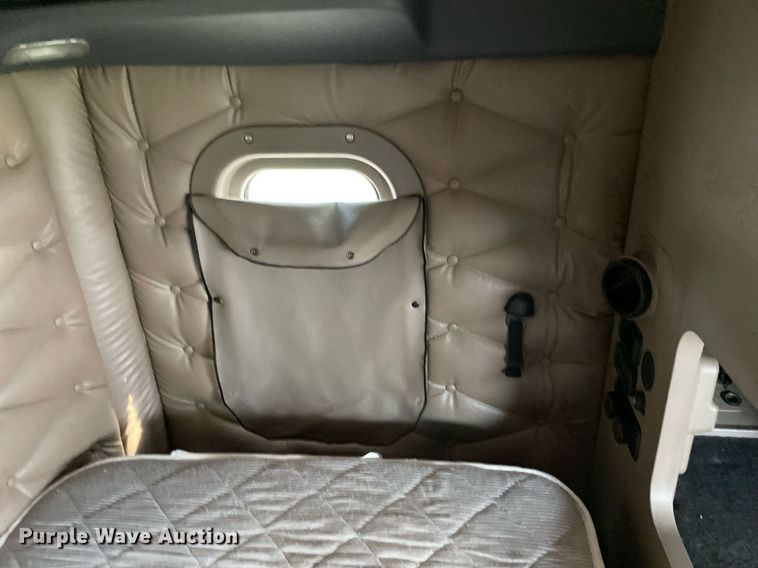 image for item LJ9689 2016 Freightliner Cascadia 125  semi truck