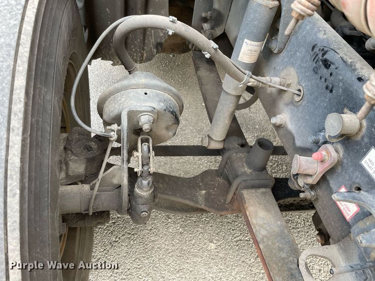 image for item LJ9689 2016 Freightliner Cascadia 125  semi truck