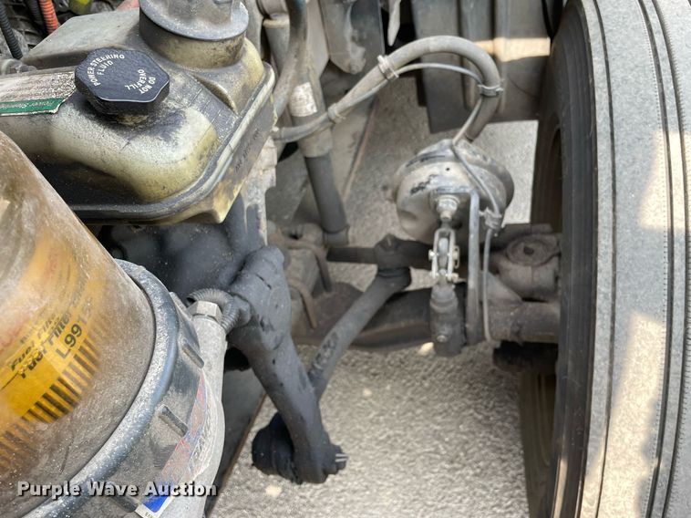 image for item LJ9689 2016 Freightliner Cascadia 125  semi truck