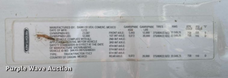 image for item LJ9689 2016 Freightliner Cascadia 125  semi truck