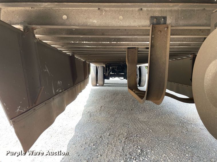 image for item LJ9691 2015 Utility  refrigerated van trailer