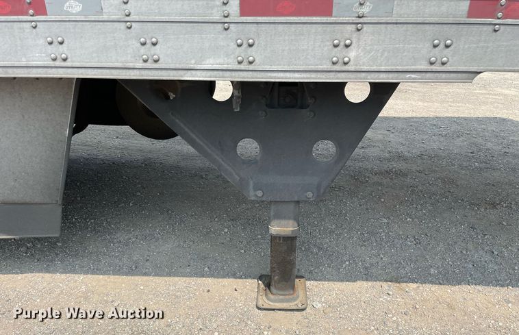 image for item LJ9691 2015 Utility  refrigerated van trailer