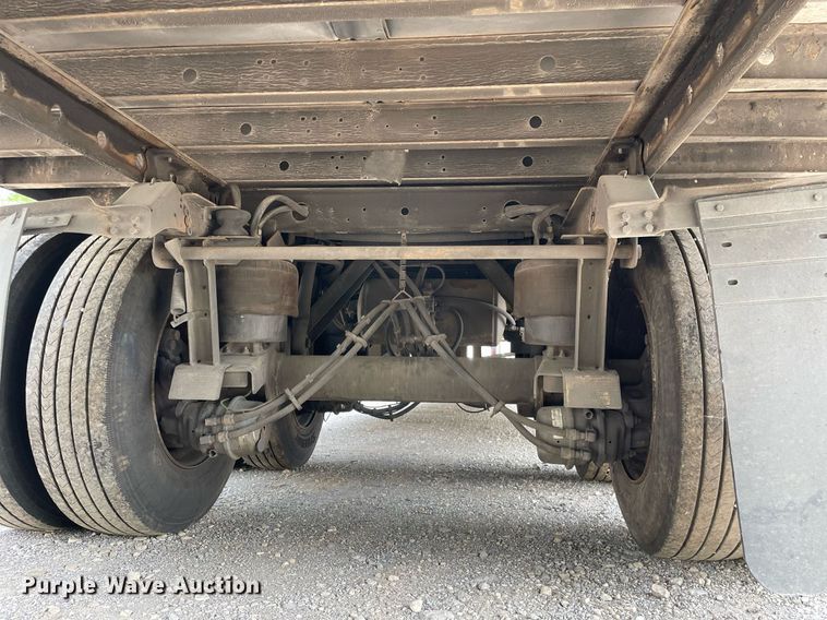 image for item LJ9691 2015 Utility  refrigerated van trailer