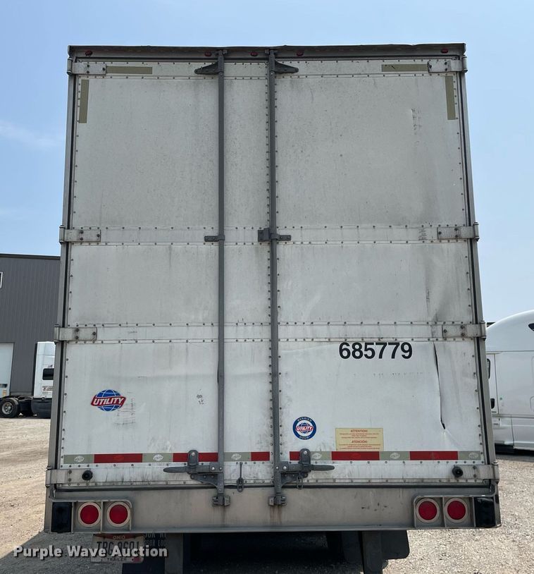 image for item LJ9691 2015 Utility  refrigerated van trailer