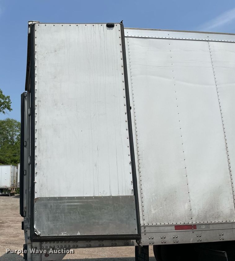 image for item LJ9691 2015 Utility  refrigerated van trailer