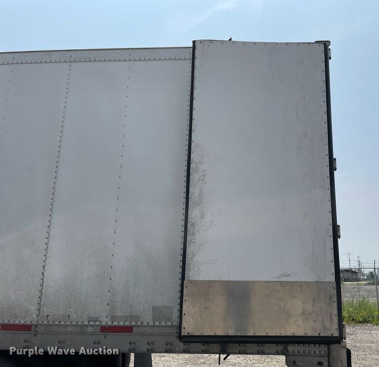 image for item LJ9691 2015 Utility  refrigerated van trailer