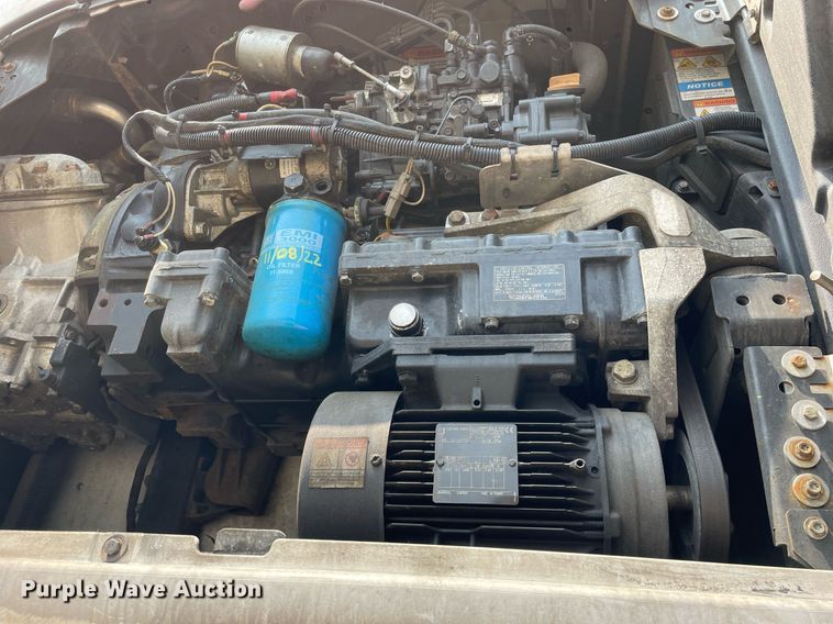 image for item LJ9691 2015 Utility  refrigerated van trailer