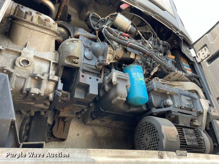 image for item LJ9691 2015 Utility  refrigerated van trailer