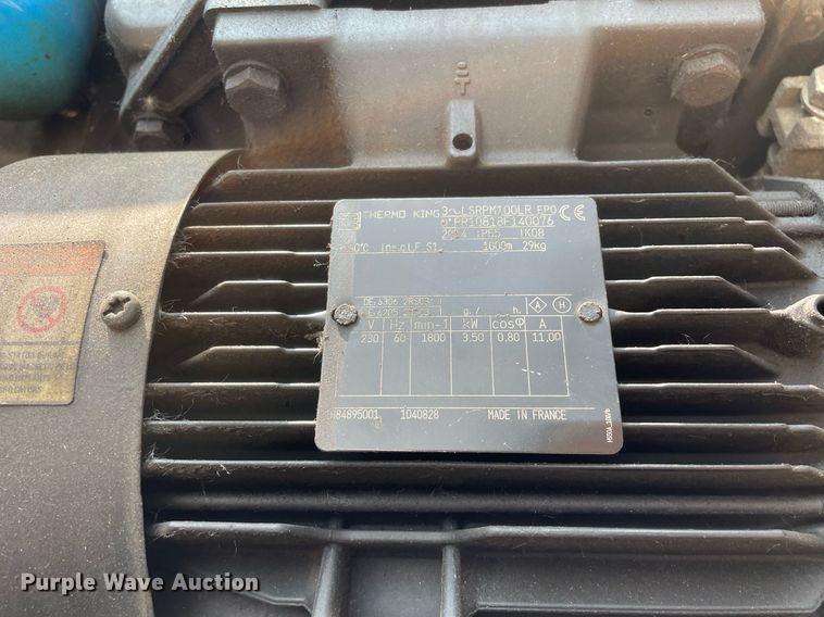 image for item LJ9691 2015 Utility  refrigerated van trailer