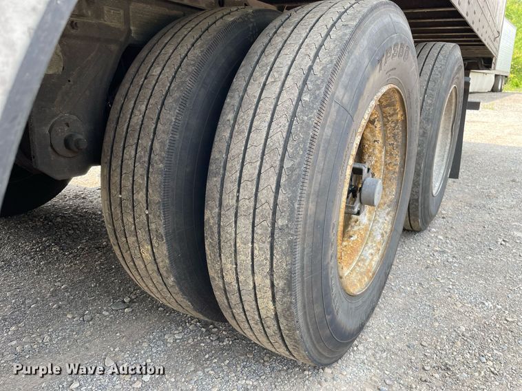 image for item LJ9691 2015 Utility  refrigerated van trailer