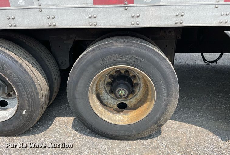 image for item LJ9691 2015 Utility  refrigerated van trailer