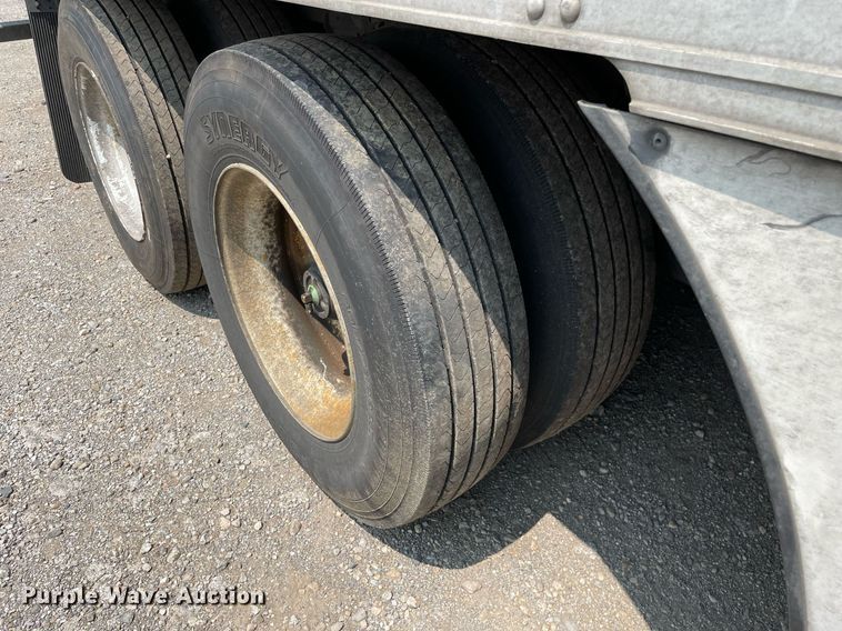 image for item LJ9691 2015 Utility  refrigerated van trailer