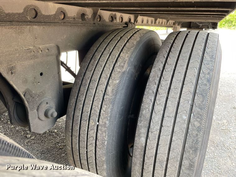 image for item LJ9691 2015 Utility  refrigerated van trailer