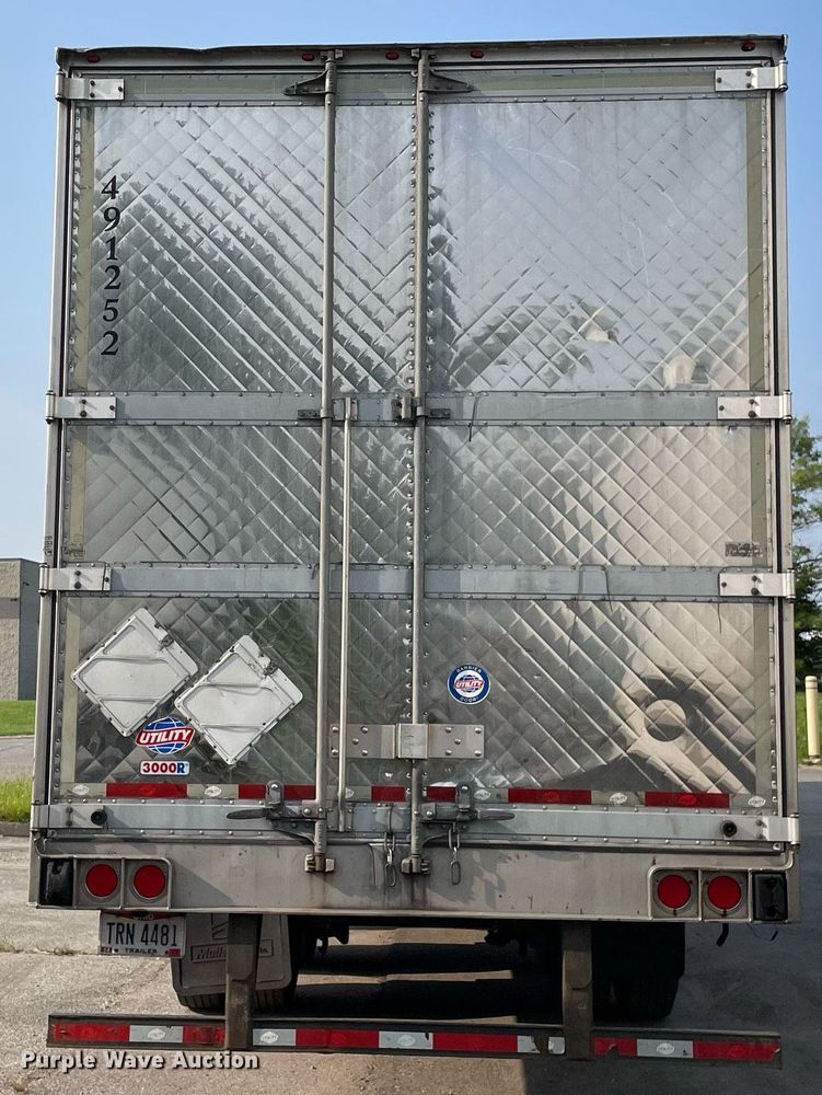 image for item LJ9696 2014 Utility  refrigerated van trailer