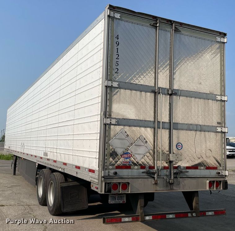 image for item LJ9696 2014 Utility  refrigerated van trailer