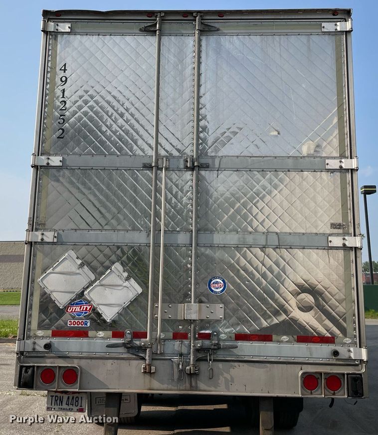 image for item LJ9696 2014 Utility  refrigerated van trailer