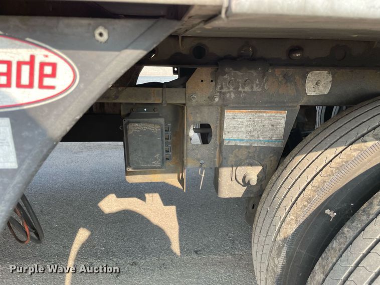 image for item LJ9696 2014 Utility  refrigerated van trailer