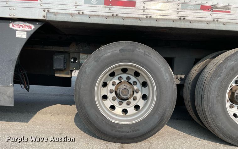 image for item LJ9696 2014 Utility  refrigerated van trailer