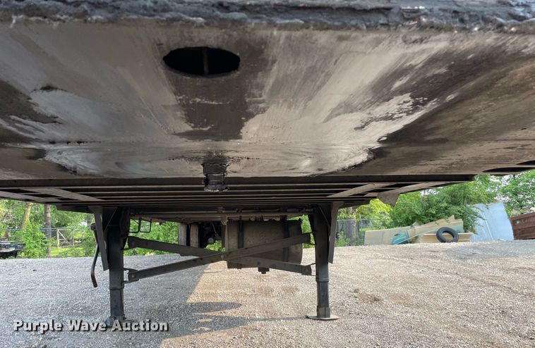 image for item LJ9697 2013 Utility  refrigerated van trailer