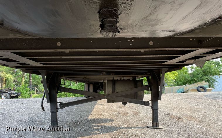 image for item LJ9697 2013 Utility  refrigerated van trailer