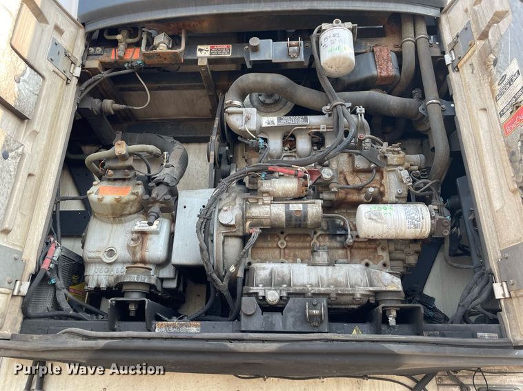 image for item LJ9697 2013 Utility  refrigerated van trailer