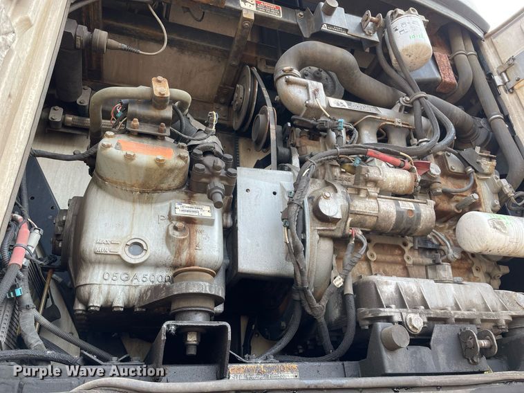 image for item LJ9697 2013 Utility  refrigerated van trailer