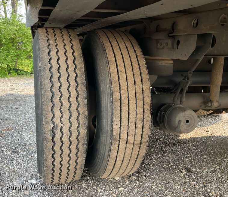 image for item LJ9697 2013 Utility  refrigerated van trailer