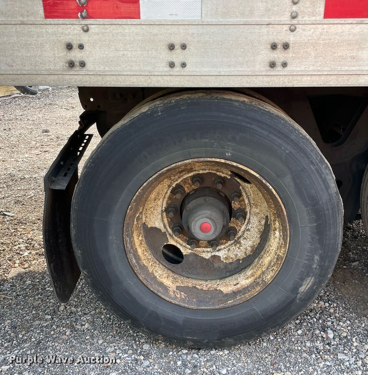 image for item LJ9697 2013 Utility  refrigerated van trailer