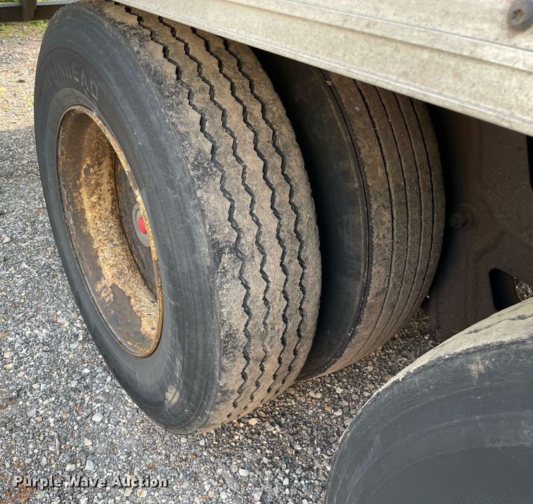 image for item LJ9697 2013 Utility  refrigerated van trailer