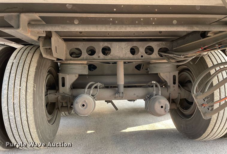 image for item LJ9698 2013 Utility  refrigerated van trailer