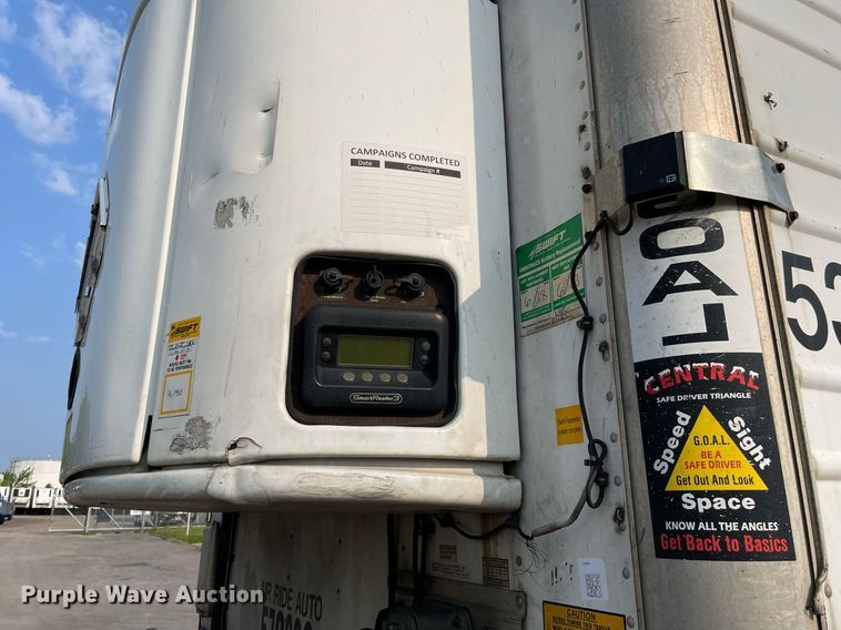 image for item LJ9698 2013 Utility  refrigerated van trailer