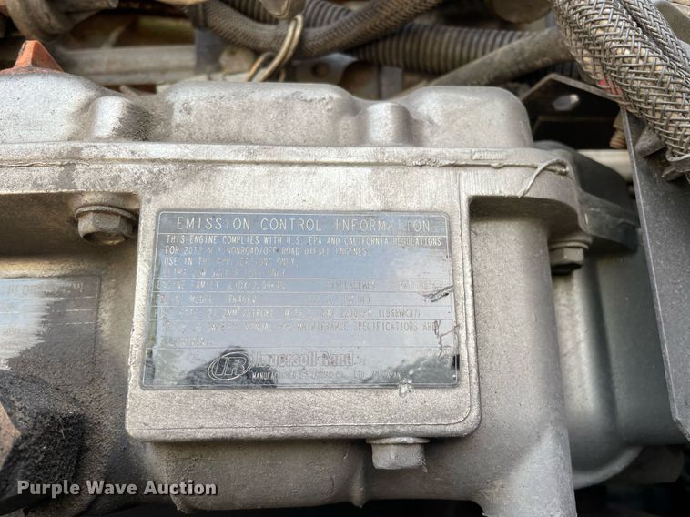 image for item LJ9698 2013 Utility  refrigerated van trailer