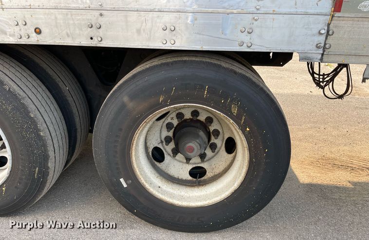 image for item LJ9698 2013 Utility  refrigerated van trailer