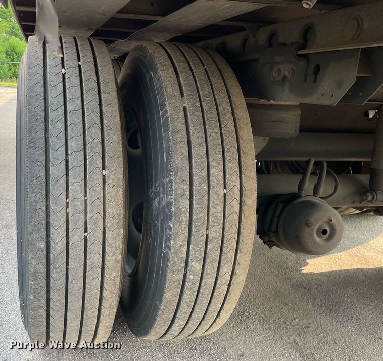 image for item LJ9698 2013 Utility  refrigerated van trailer