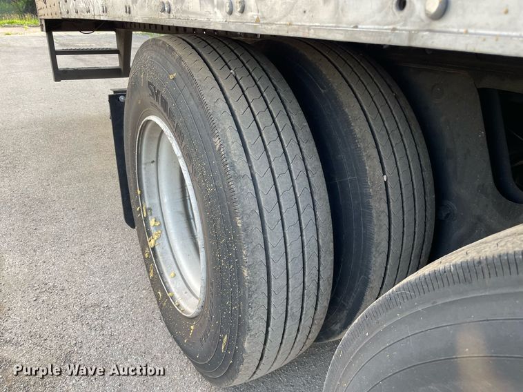 image for item LJ9698 2013 Utility  refrigerated van trailer