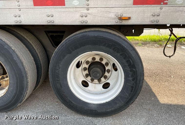 image for item LJ9699 2013 Utility  refrigerated van trailer