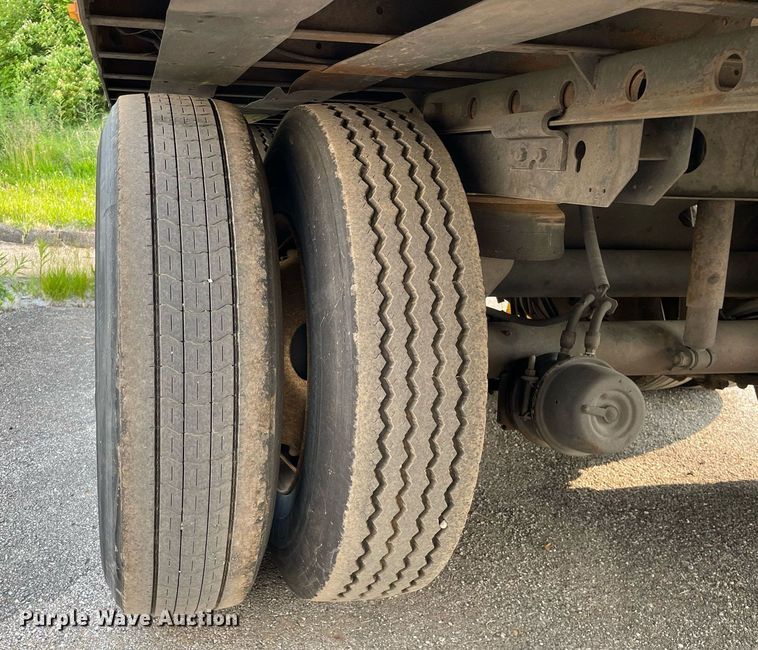 image for item LJ9699 2013 Utility  refrigerated van trailer