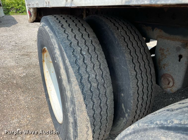 image for item LJ9701 2011 Stoughton ZGPVW-535T-S-C-AR  dry van trailer