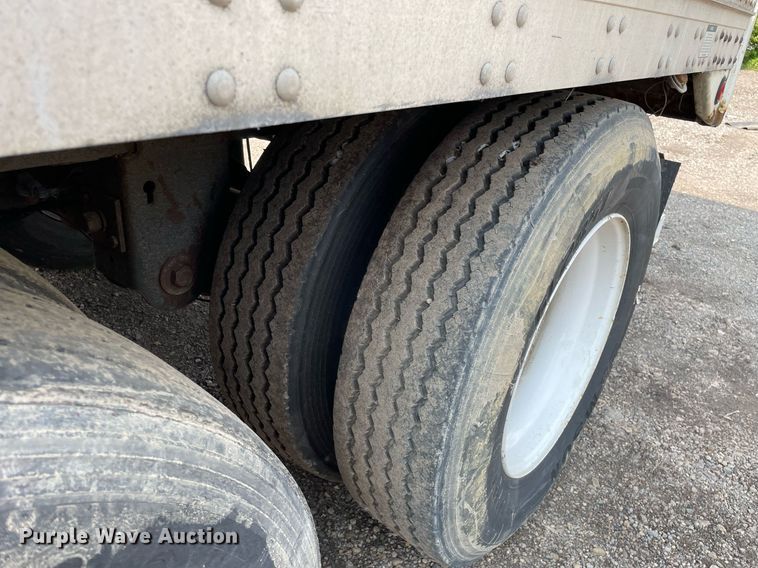 image for item LJ9701 2011 Stoughton ZGPVW-535T-S-C-AR  dry van trailer